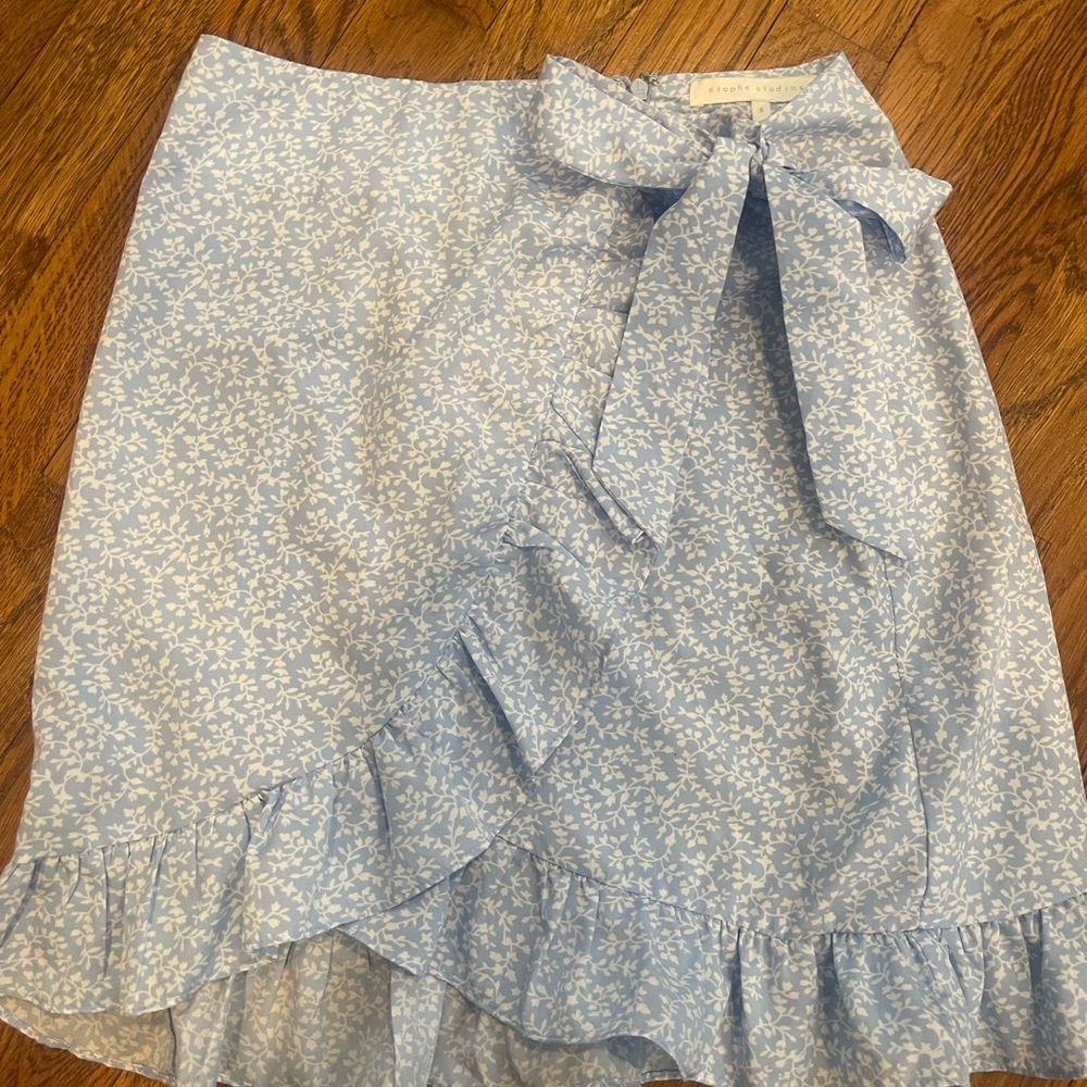 Étophe Studios blue and white floral ruffle skirt . Size Small.